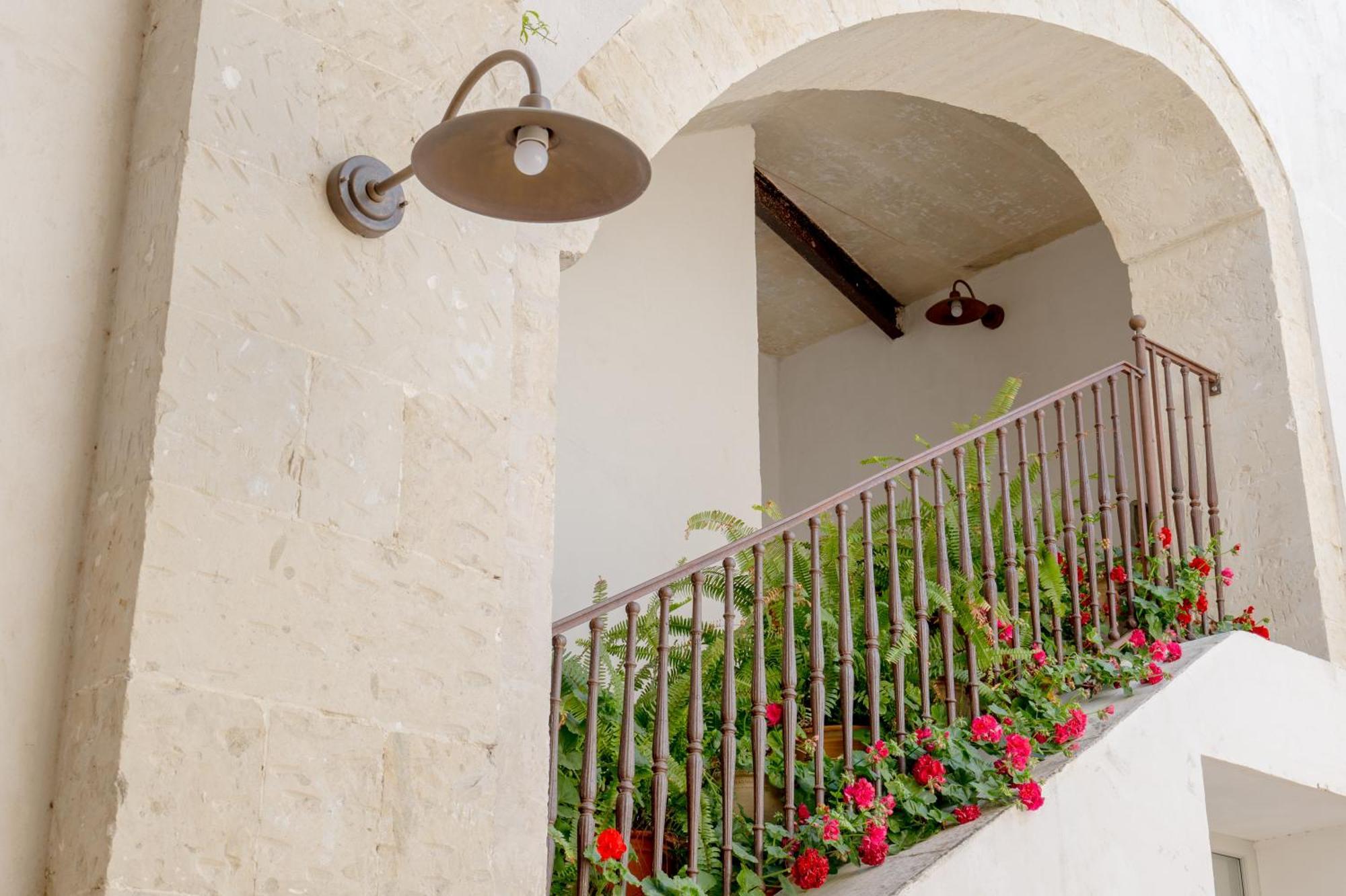 לינה וארוחת בוקר ג'ורדיניאנו Palazzo Angelica - Luxury Retreat Otranto מראה חיצוני תמונה